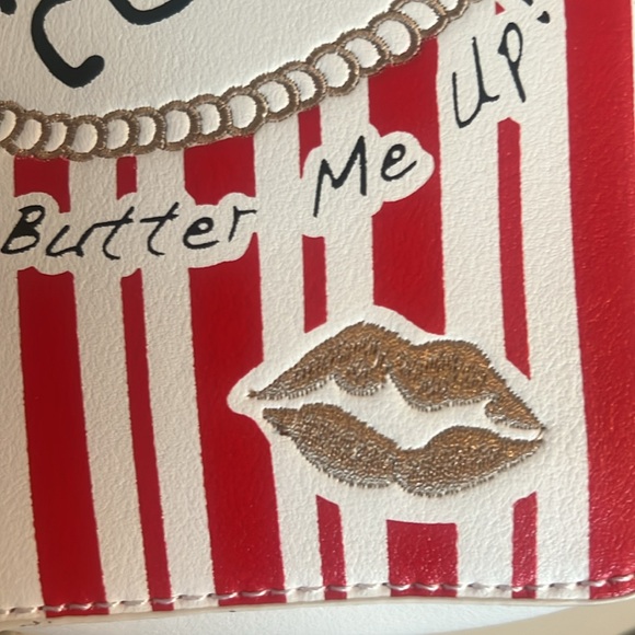 NWT Popcorn Bucket crossbody bag - Picture 8 of 8